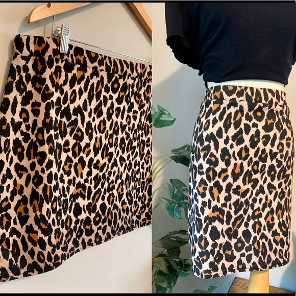 Plus size leopard print mini skirt - Picture 1 of 2
